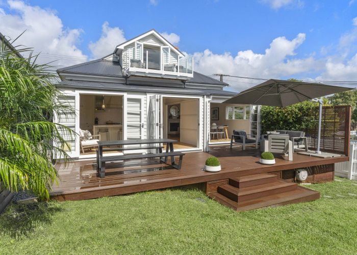  at 8 Rutland Road, Stanley Point, Auckland