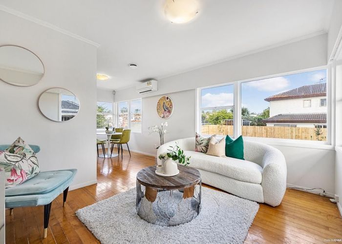 at 2/4 Roseburn Place, Pakuranga, Manukau City, Auckland