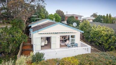  at 2/154 Sunset Road, Unsworth Heights, Auckland