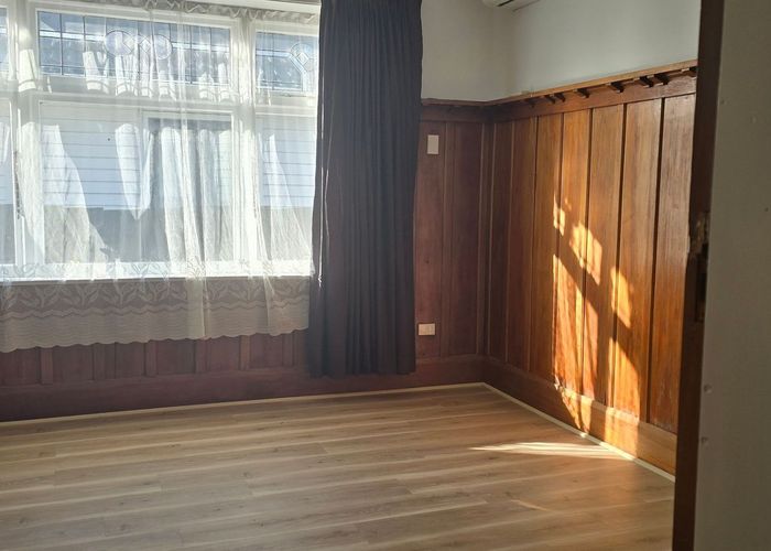  at 2/304 Ferry Road, Waltham, Christchurch City, Canterbury