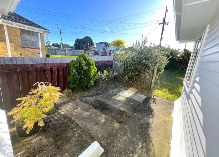  at 1584 Dominion Road Extension, Mount Roskill, Auckland