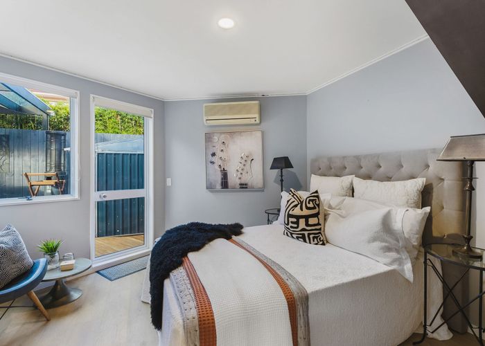  at 2/5 Bruce Street, Northcote Point, Auckland