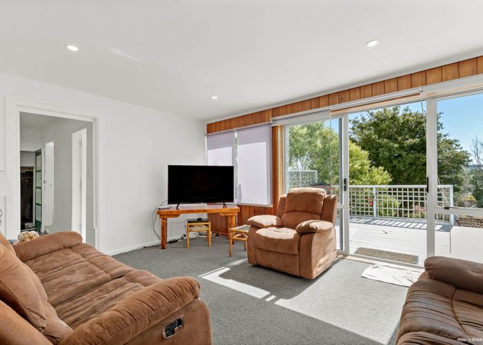  at 808 East Coast Road, Oteha, Auckland