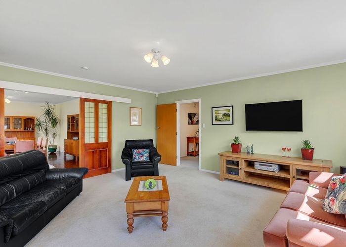  at 35 Pembroke Street, Tawa, Wellington