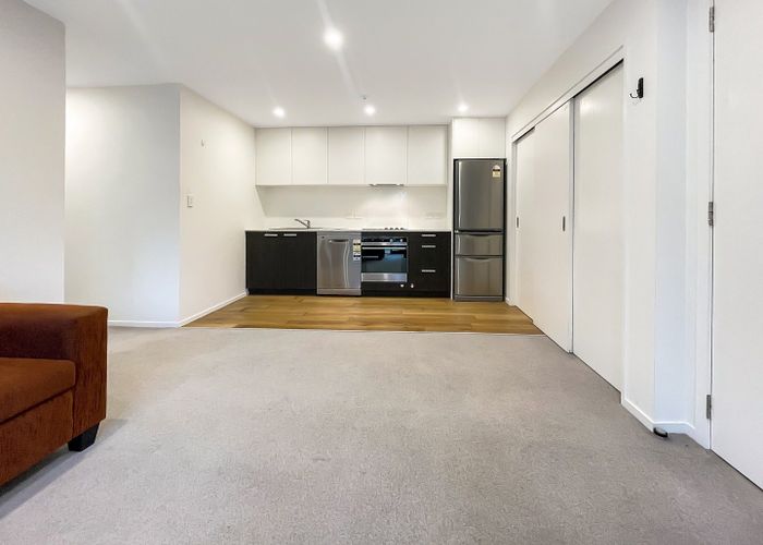  at 26/8 Thompson Park Road, Mount Wellington, Auckland City, Auckland