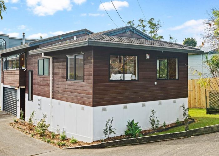  at 2/15 Glenvar Road, Torbay, Auckland
