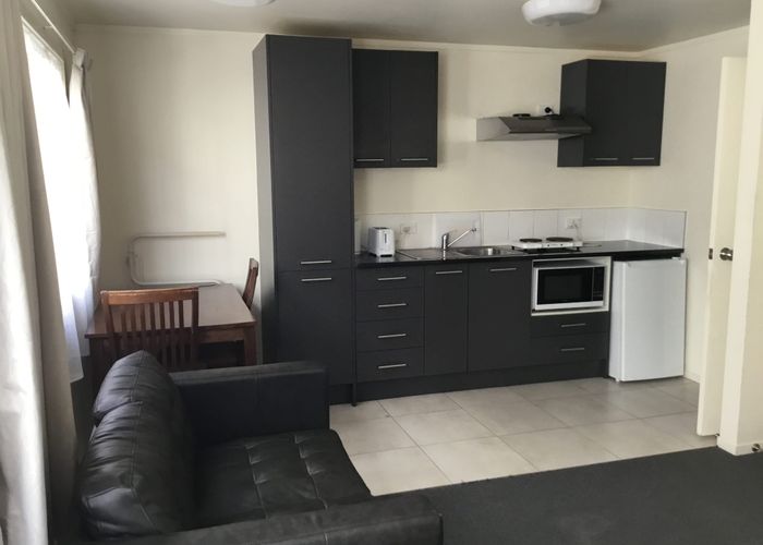  at 5/8C Schnapper Rock Road, Albany, North Shore City, Auckland