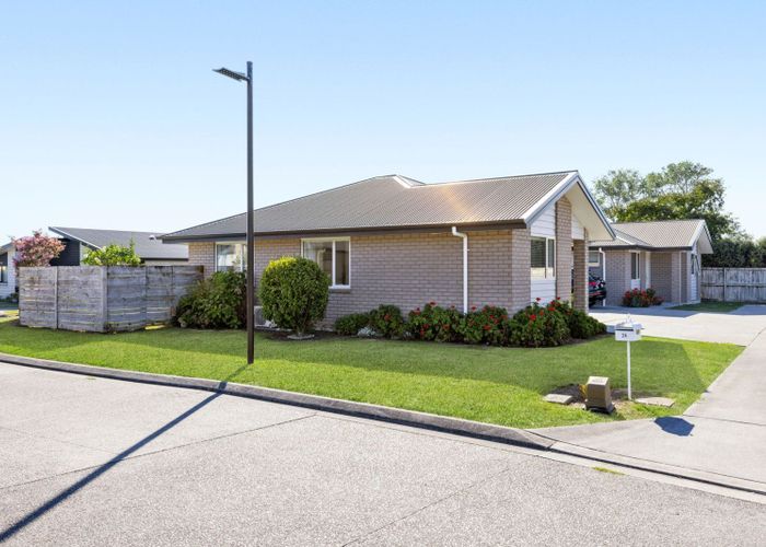  at 24 Shrule Place, Huntington, Hamilton