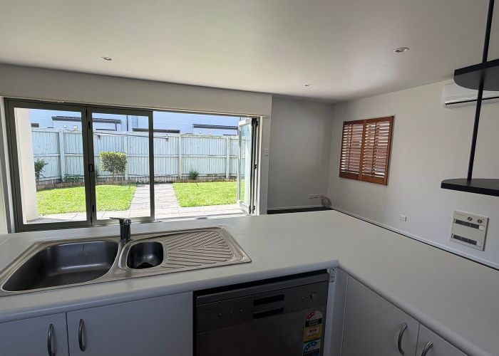  at 2/19 Hills Road, Edgeware, Christchurch City, Canterbury