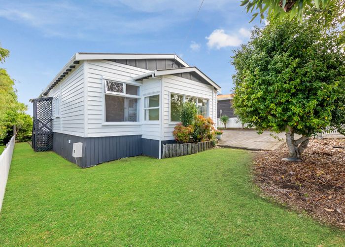  at 3 Evan Street, Belmont, Auckland