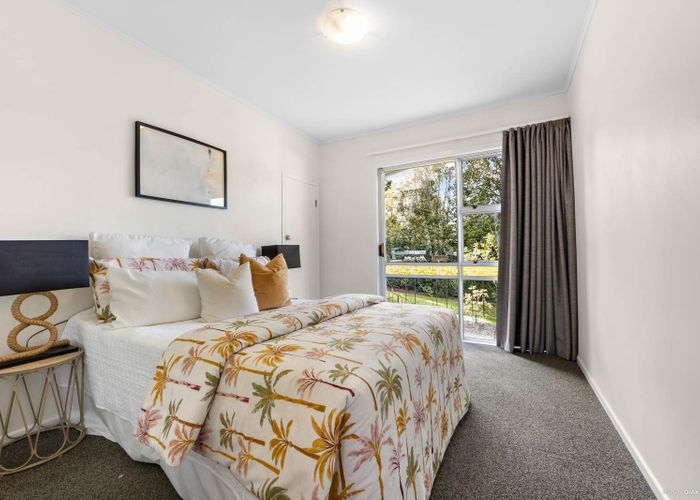  at 11 Grimshaw Place, Henderson, Waitakere City, Auckland