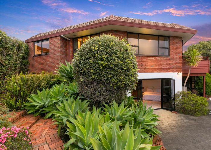  at 1/330 Beach Road, Campbells Bay, Auckland