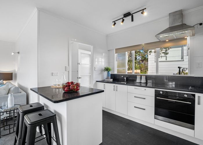  at 2/6 Tallington Crescent, Torbay, North Shore City, Auckland
