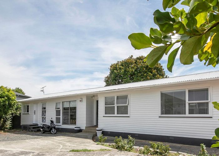  at 20 Rewarewa Road, Te Atatu Peninsula, Auckland