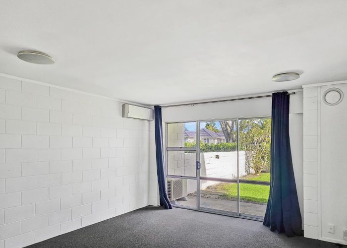  at 2/15 Queen Mary Avenue, New Lynn, Waitakere City, Auckland
