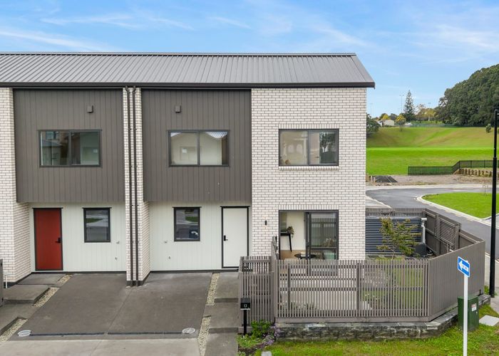  at 13 Wakaturia Way, Glenfield, North Shore City, Auckland