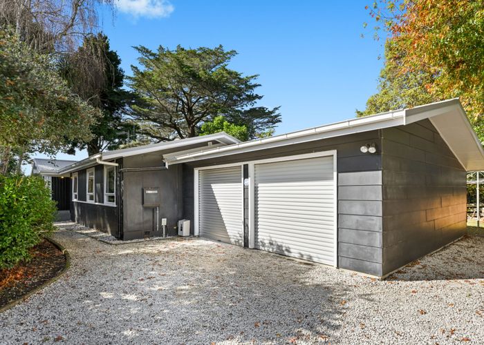  at 8 Fleming Place, Chedworth, Hamilton