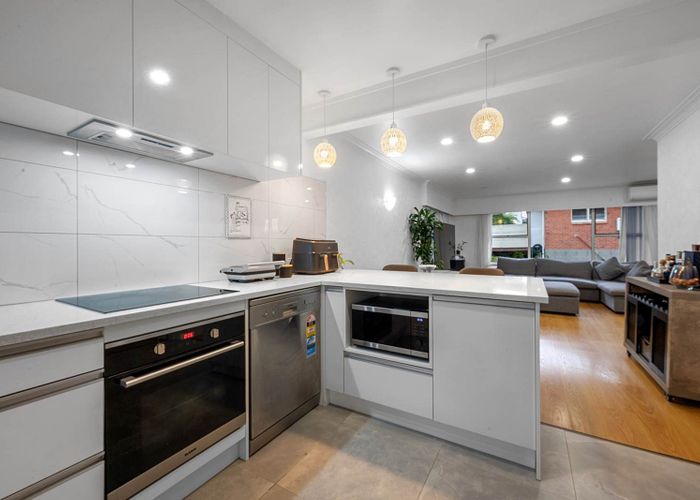  at 2/38 Corunna Road, Milford, North Shore City, Auckland