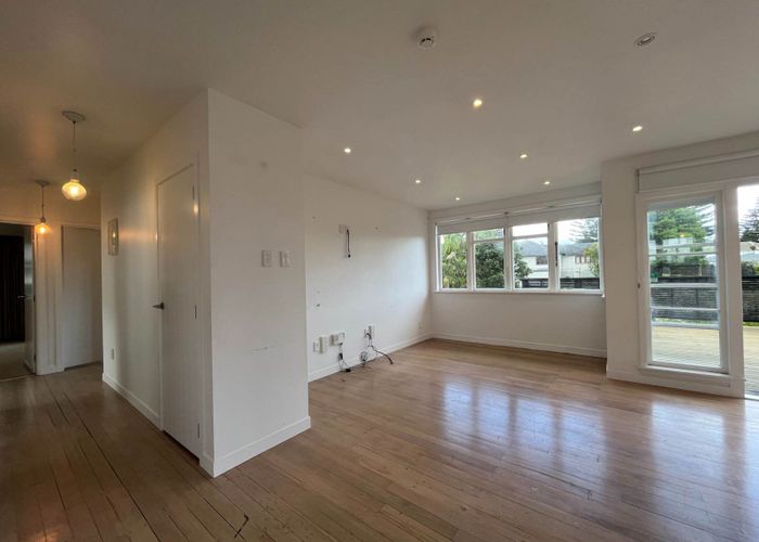  at 4 Fernwood Place, Wai o Taiki Bay, Auckland