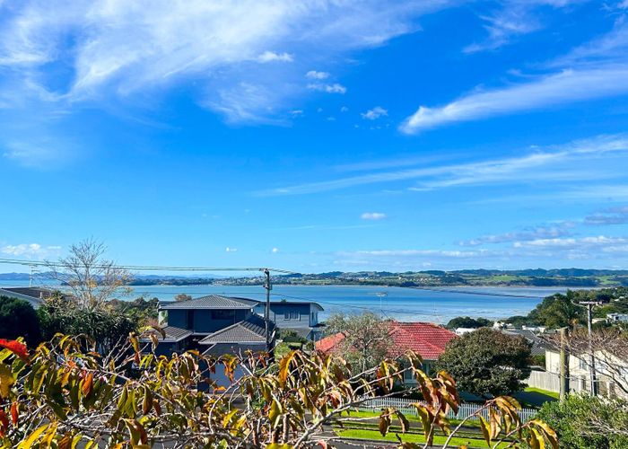 at 33 Churchill Rd, Cockle Bay, Manukau City, Auckland