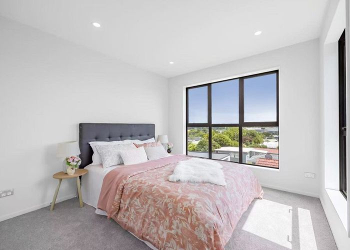  at 10b Robert Burke Place, Henderson, Waitakere City, Auckland