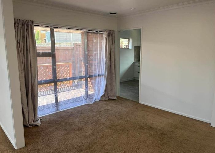  at 2/107 Moore Street, Howick, Manukau City, Auckland