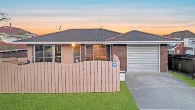  at 67 Manhattan Heights, Glendene, Auckland