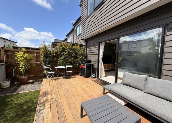  at 3/18 Kaimai Avenue, Massey, Waitakere City, Auckland