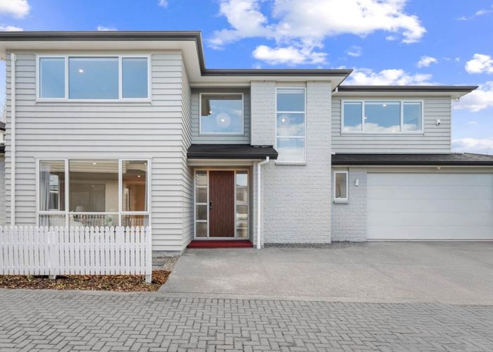  at 17A Northcross Drive, Oteha, Auckland