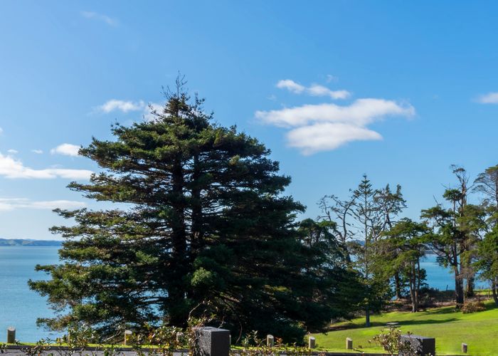  at 79 Marine Parade, Mellons Bay, Auckland