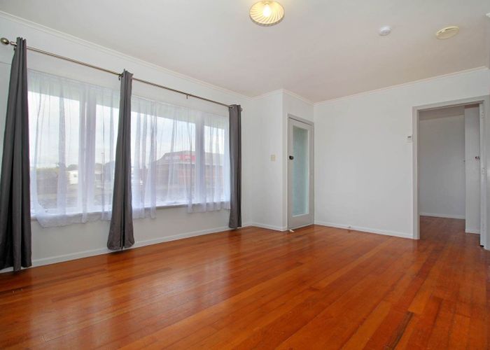  at 1/122 Lake Road, Belmont, Auckland