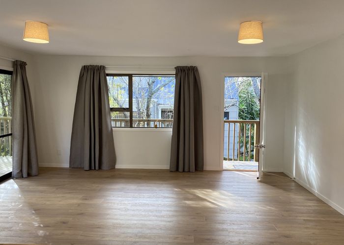  at 2/6 Cresta Avenue, Beach Haven, North Shore City, Auckland