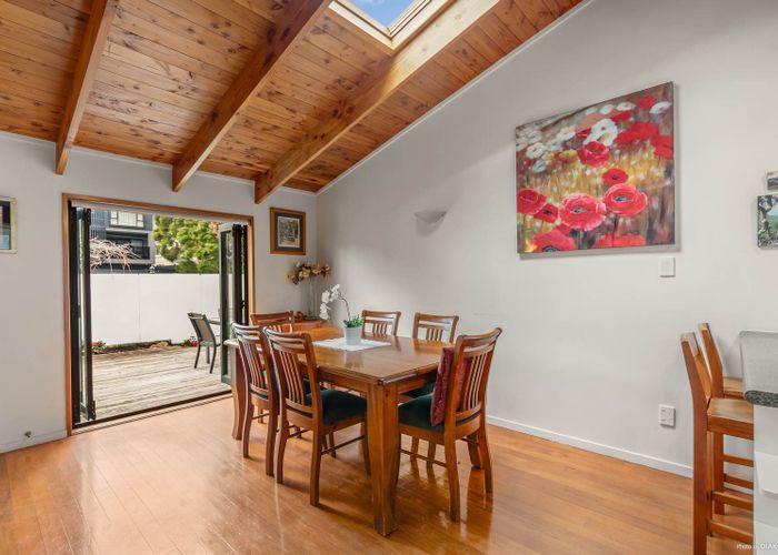  at 1/270 Beach Road, Campbells Bay, North Shore City, Auckland