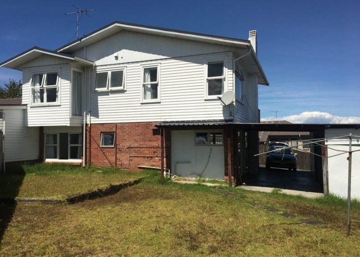  at 3/270 Wairau Road, Glenfield, North Shore City, Auckland