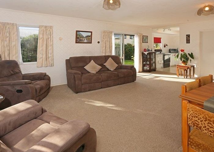  at 2/4 Northall, New Lynn, Waitakere City, Auckland