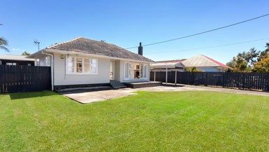  at 7 Forest Hill Road, Henderson, Auckland