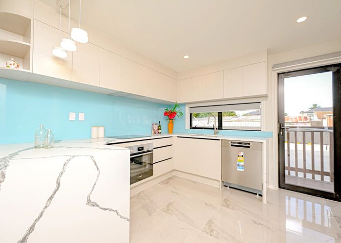  at 8/460 Massey Road, Mangere, Manukau City, Auckland