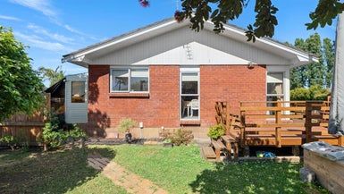  at 1/14 Chesley Place, Half Moon Bay, Auckland