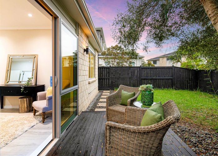  at 21F  Stamford Crescent, Flat Bush, Manukau City, Auckland