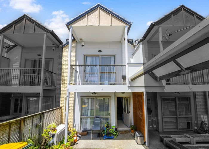  at 6/94 Glengarry Road, Glen Eden, Auckland