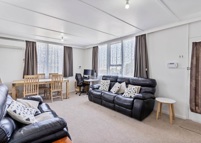  at 1/4 Hutchinson Avenue, New Lynn, Waitakere City, Auckland