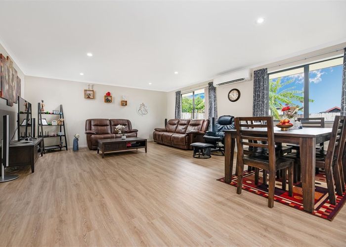  at 8/72 Swanson Rd, Henderson, Waitakere City, Auckland