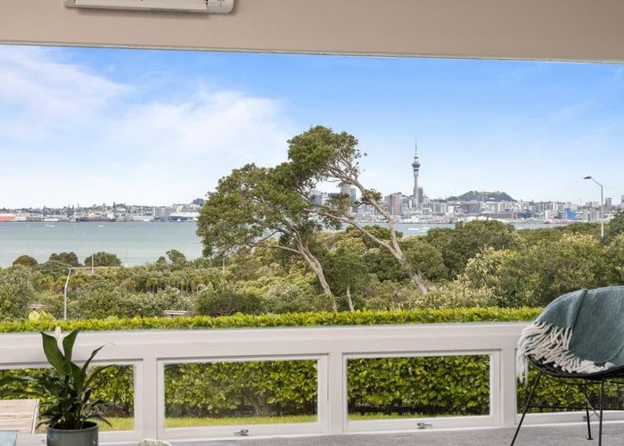  at 39 Sylvan Avenue, Northcote, North Shore City, Auckland