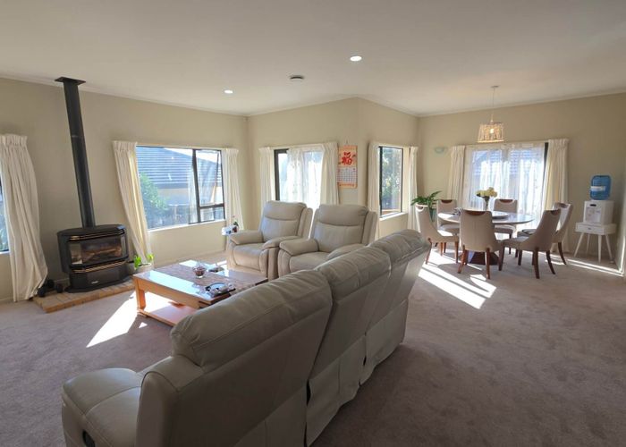  at 6 San Lorenzo Rise, Henderson, Waitakere City, Auckland
