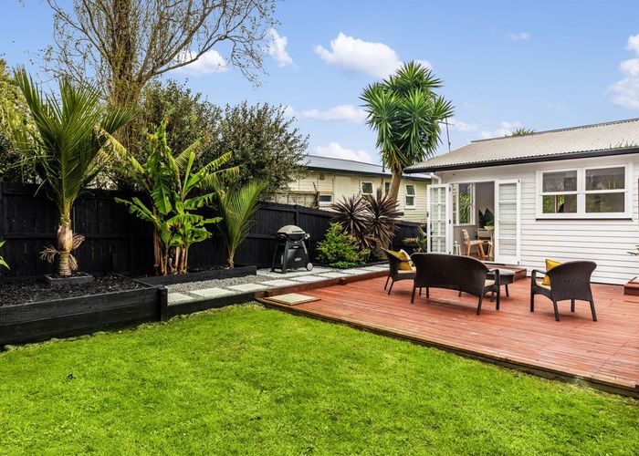  at 14 Justin Place, Te Atatu Peninsula, Auckland