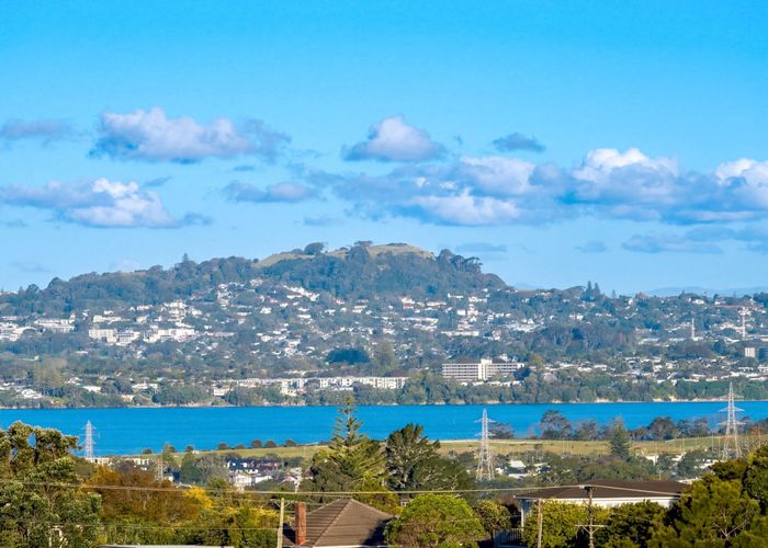  at 18 Cityview Place, Massey, Waitakere City, Auckland