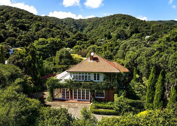  at 2 Dillon Street, Lowry Bay, Lower Hutt