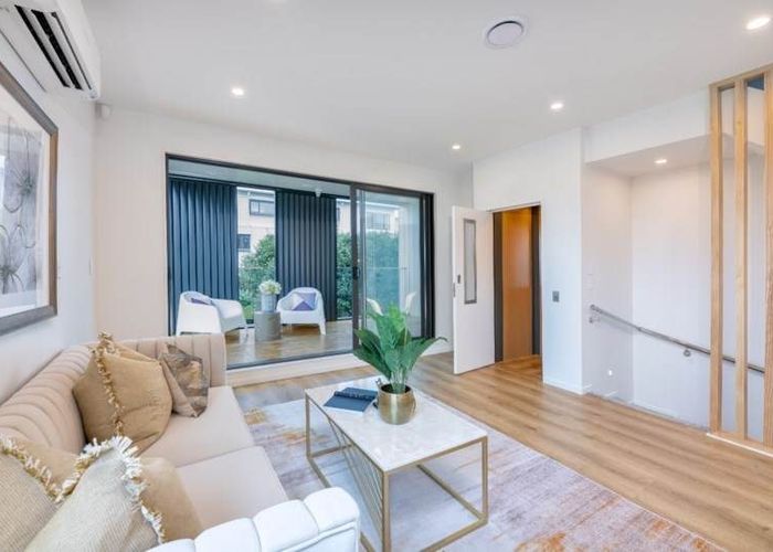  at 1/16 Williamson Avenue, Belmont, North Shore City, Auckland