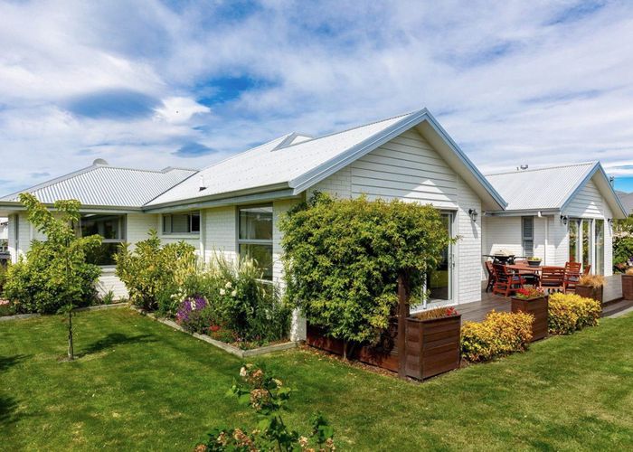  at 16 River Terrace, Renwick