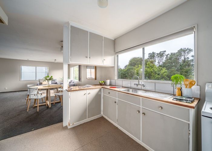  at Top Floor/32 Thurleigh Grove, Karori, Wellington, Wellington